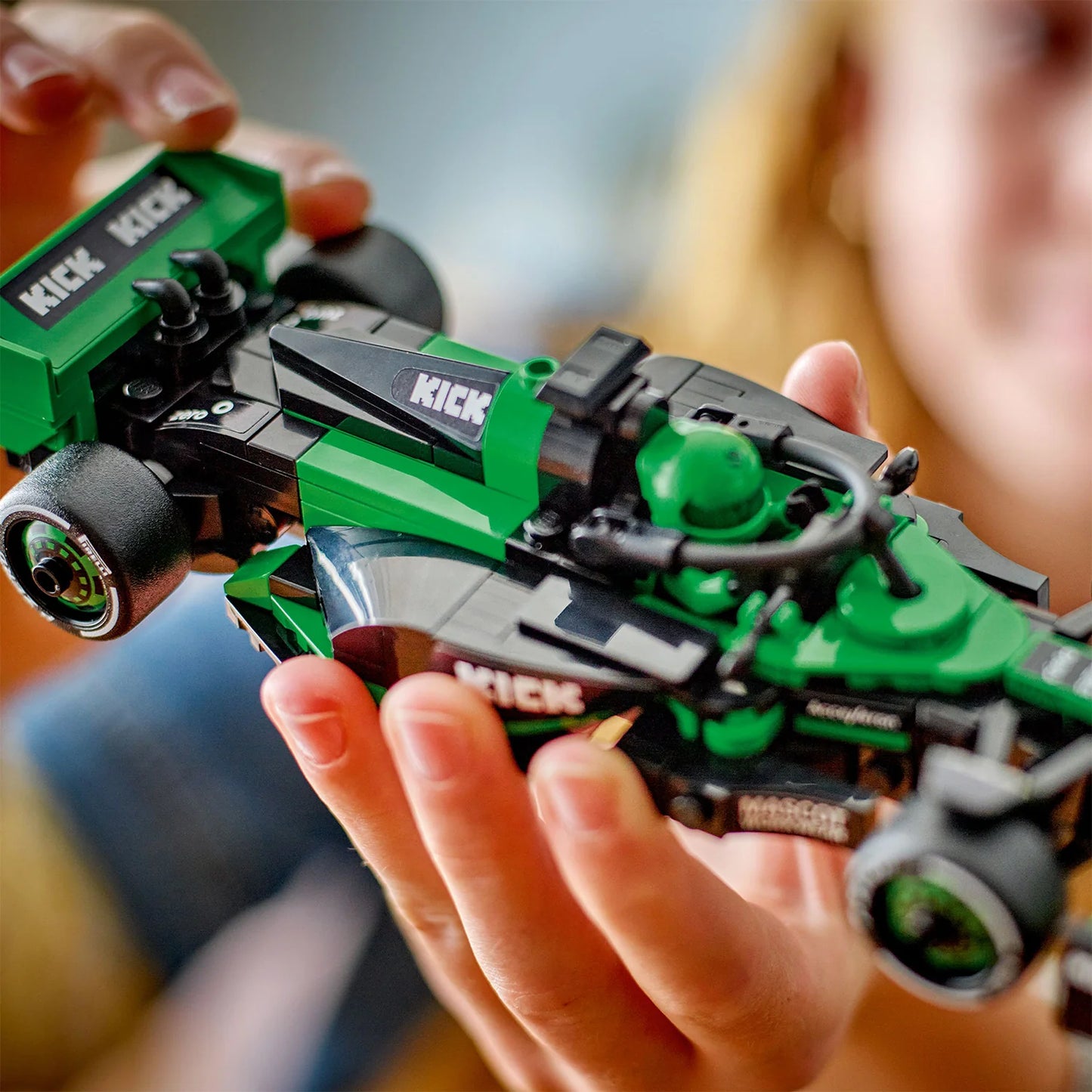 LEGO Speed Champions KICK Sauber F1 Team C44 Race Car