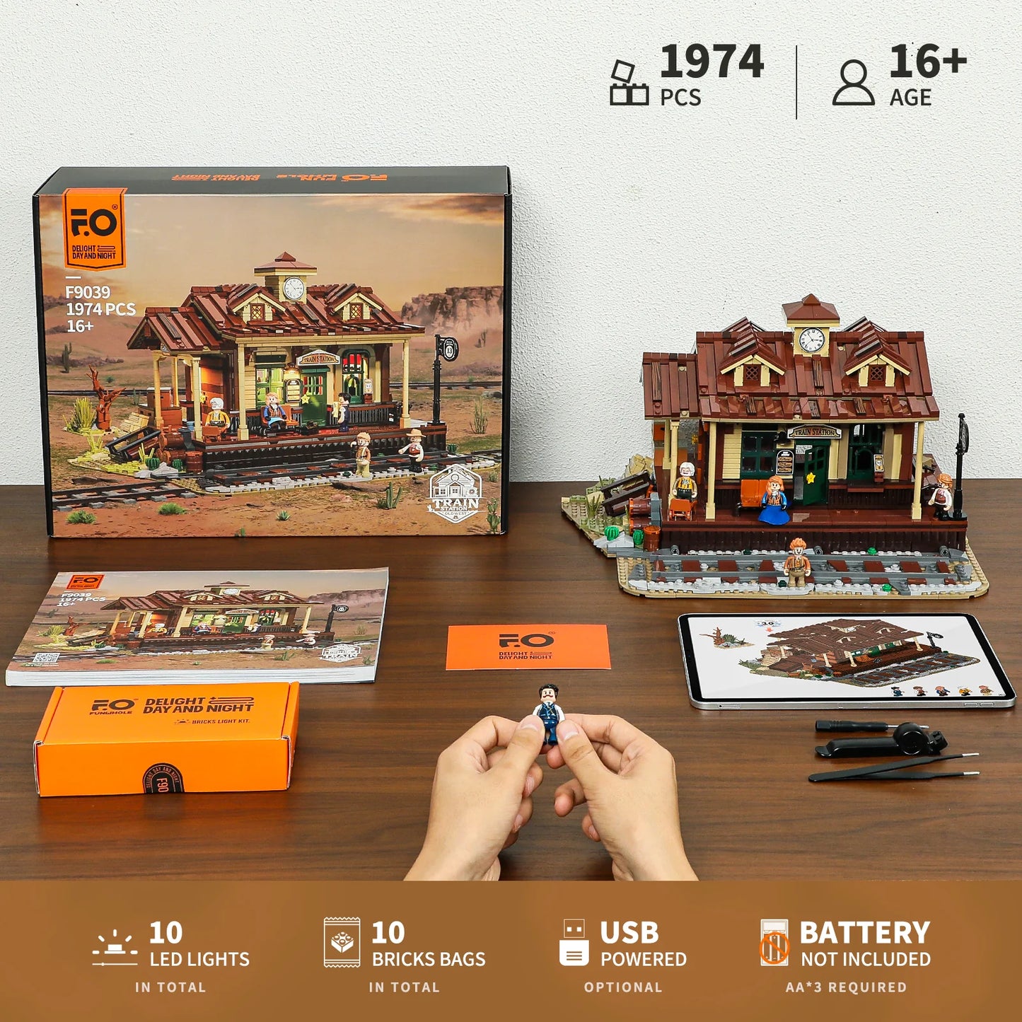 PRE-ORDER | Lumibricks West Train Station