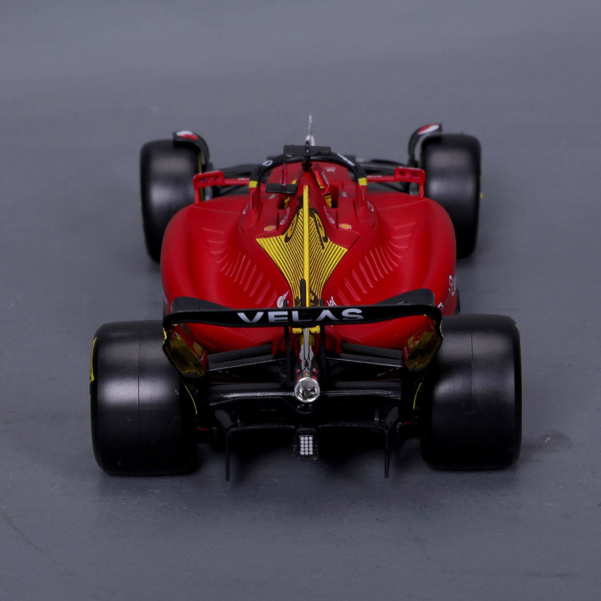 Bburago 1:24 Ferrari Racing 2022 F1 75 Leclerc #16