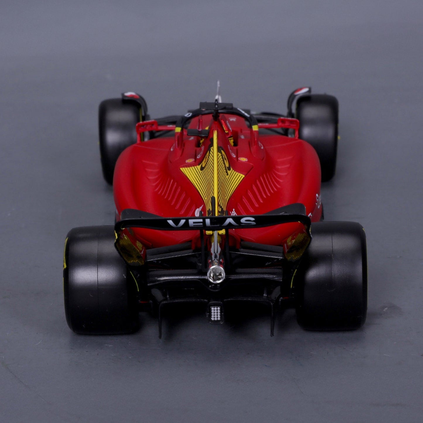 Bburago 1:24 Ferrari Racing 2022 F1 75 Leclerc #16