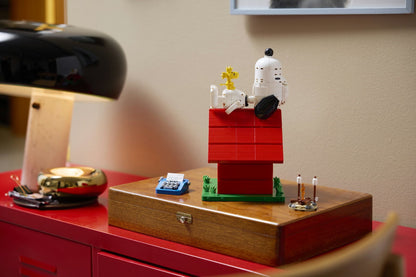 LEGO Ideas Peanuts Snoopy's Doghouse 21368