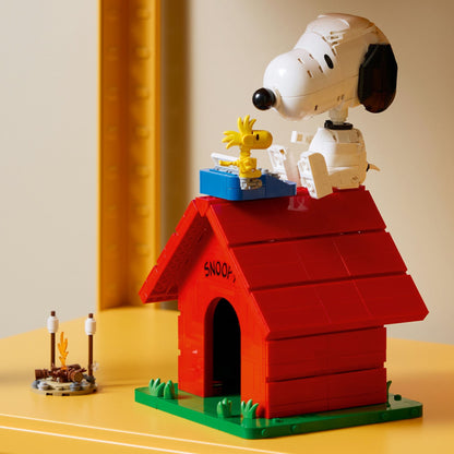LEGO Ideas Peanuts Snoopy's Doghouse 21368