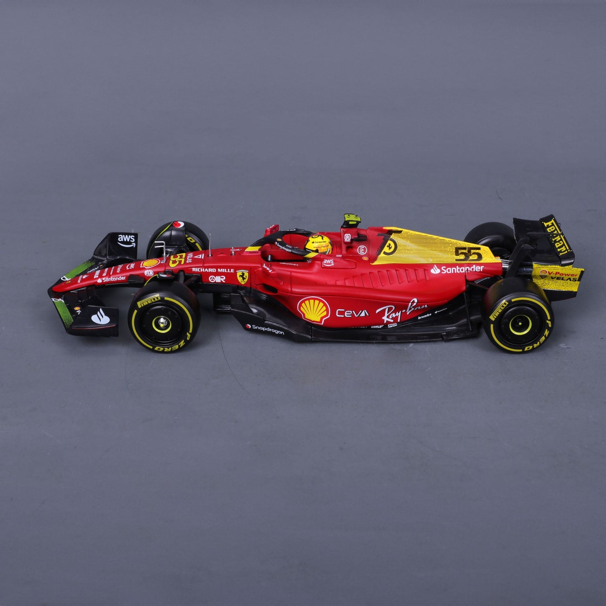 Bburago 1:24 Ferrari Racing 2022 F1 75 Sainz #55