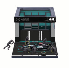 Bburago Pit Pass 2024 1:43 Mercedes AMG Competition #63 Russell