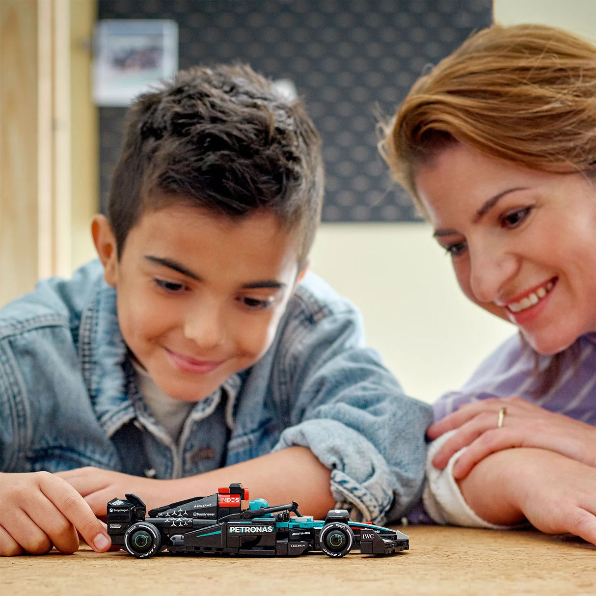 LEGO Speed Champions Mercedes-AMG PETRONAS F1 Team Race Car