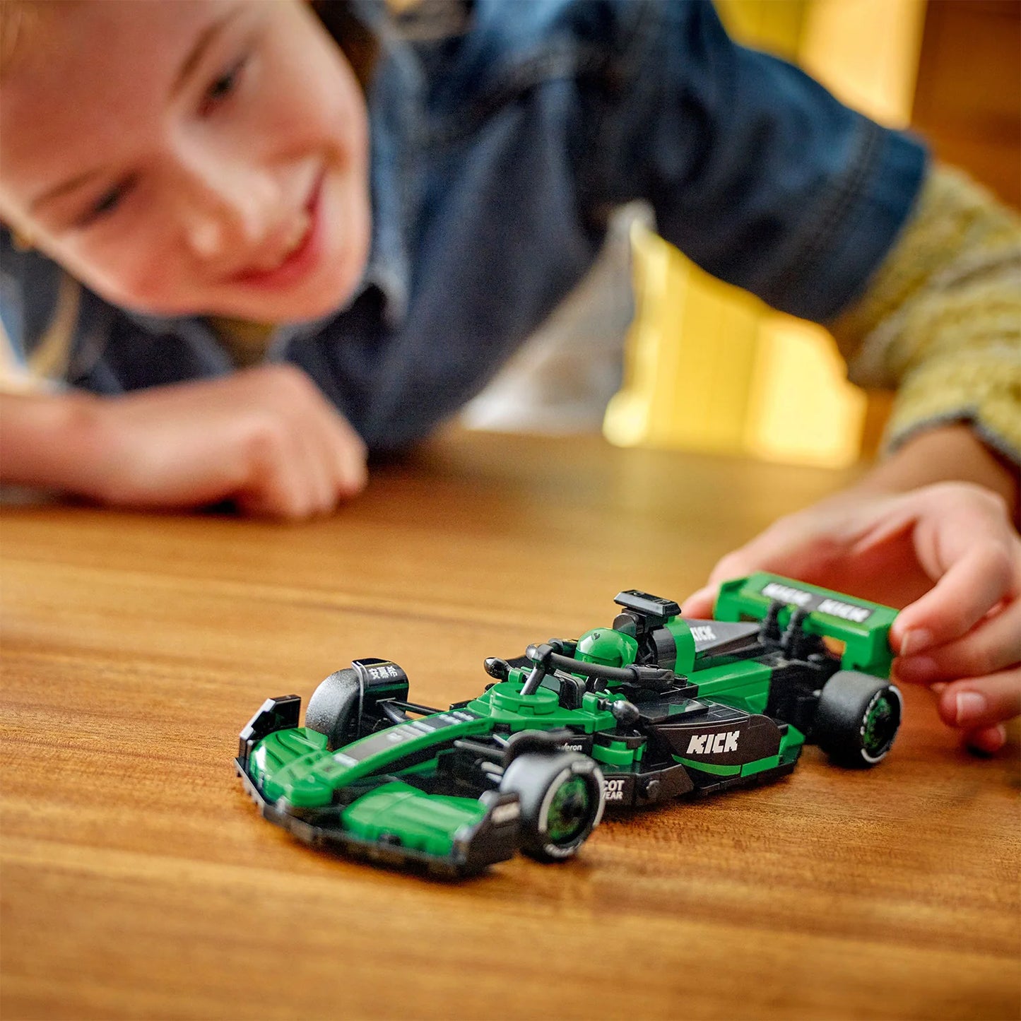 LEGO Speed Champions KICK Sauber F1 Team C44 Race Car