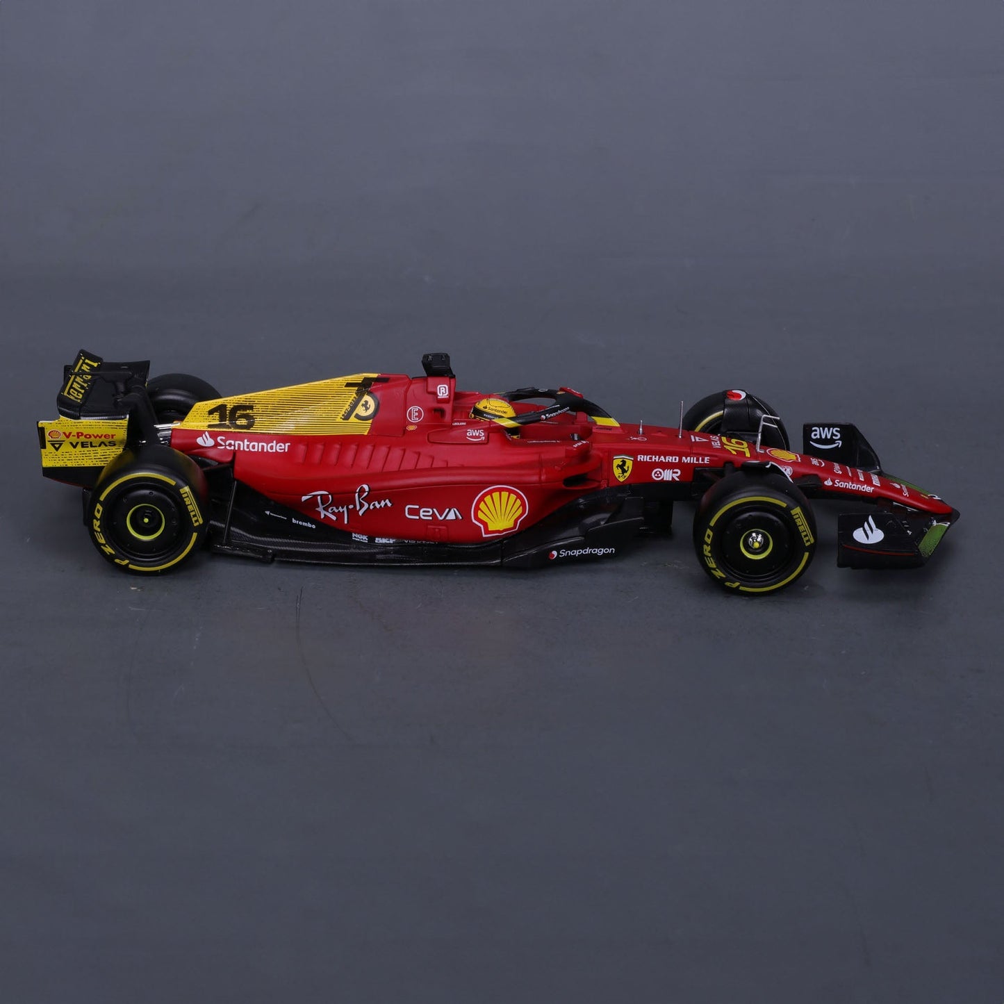 Bburago 1:24 Ferrari Racing 2022 F1 75 Leclerc #16
