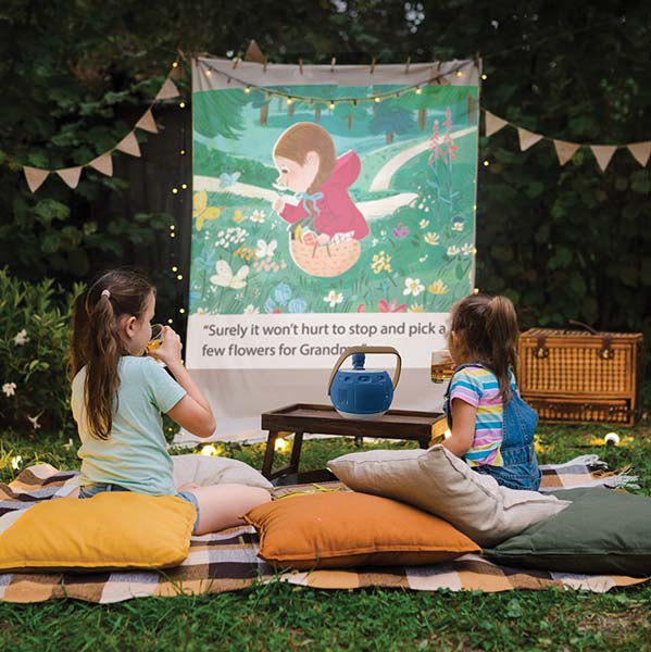 Luna Storytime Projector (comes with Owl Stories & Songs)