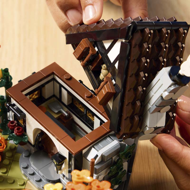 LEGO Icons Autumn Cottage Garden
