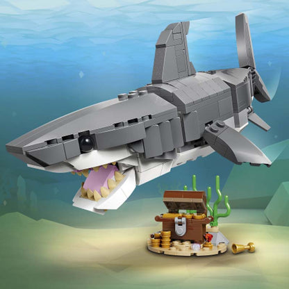 LEGO Creator Fierce Shark with a Treasure Chest 31381