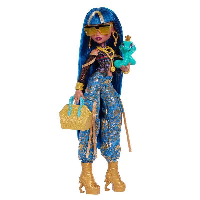 Express frightfully fashionable style with the Monster High Cleo De Nile Doll, designed for role play and creative storytelling.