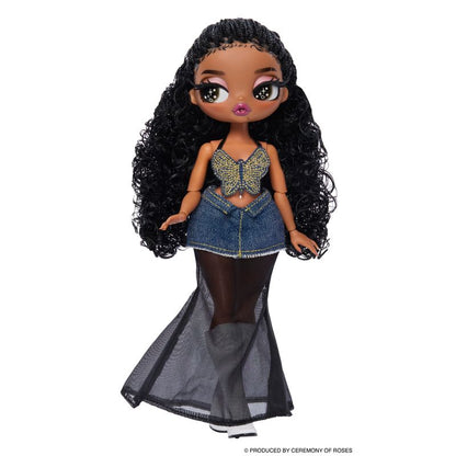 Join the ultimate music festival adventure with Pop R&B and create endless fashion-filled stories.