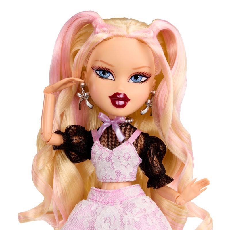 Bratz Stylin' Birthday Doll Cloe