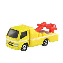 Tomica (Regular) No.5 Toyota Dyna Wrecker Truck