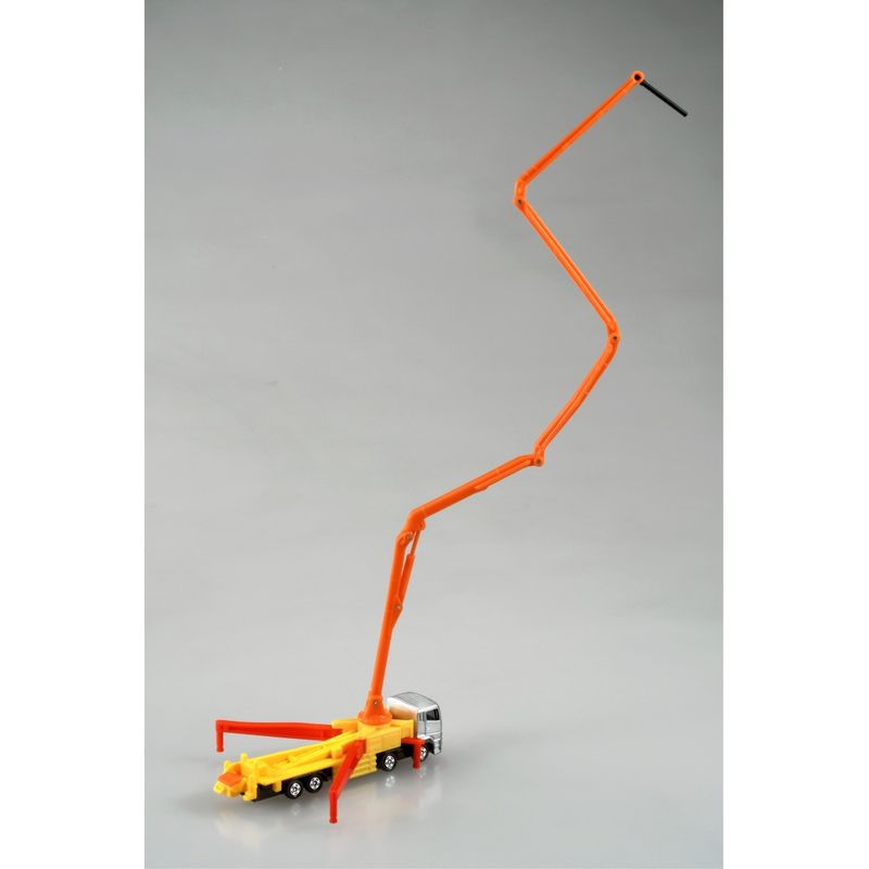 Tomica (Long Type) No.127 Mitsubishi Fuso Super Great Concrete Pumping Truck