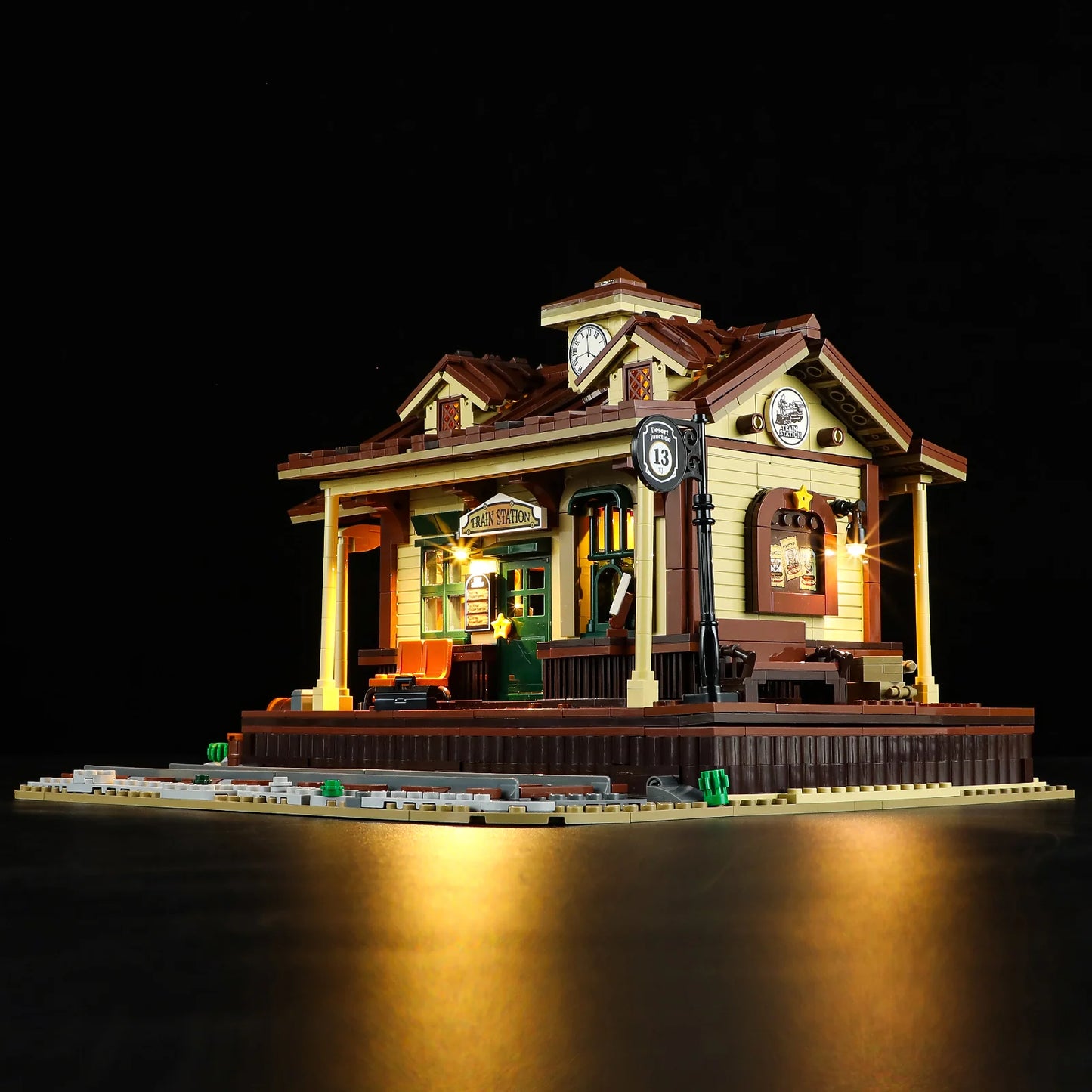 PRE-ORDER | Lumibricks West Train Station