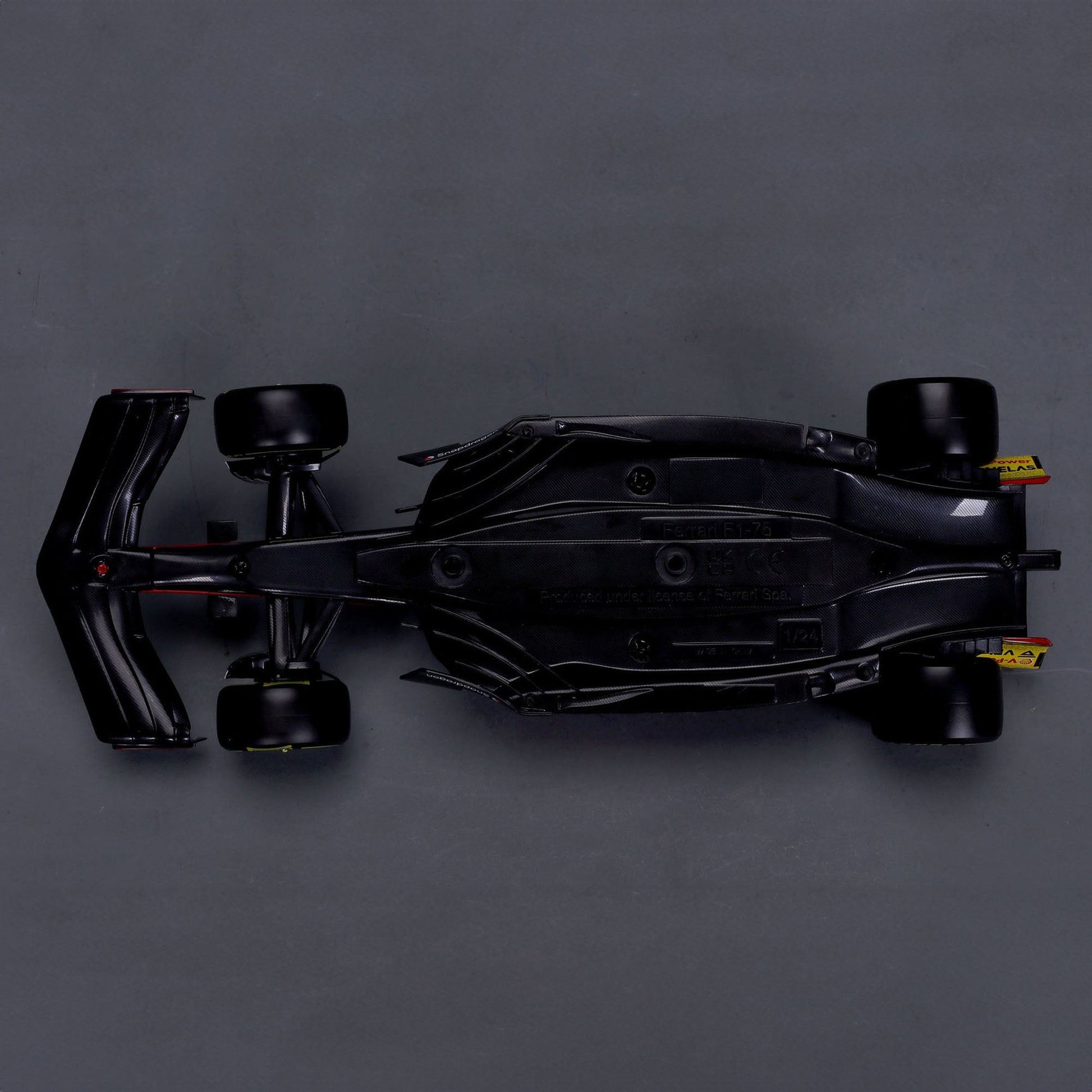 Bburago 1:24 Ferrari Racing 2022 F1 75 Leclerc #16