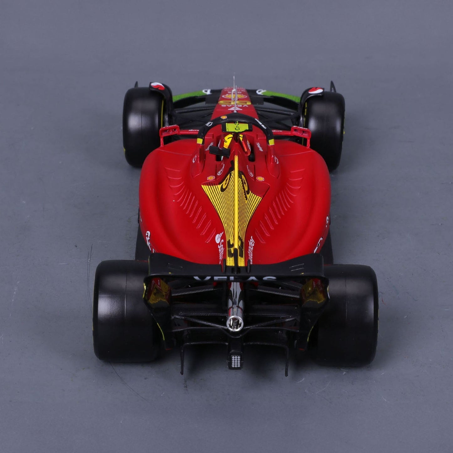 Bburago 1:24 Ferrari Racing 2022 F1 75 Sainz #55