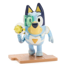 Bluey Studio Collection Figure Surprise Blaster Bluey