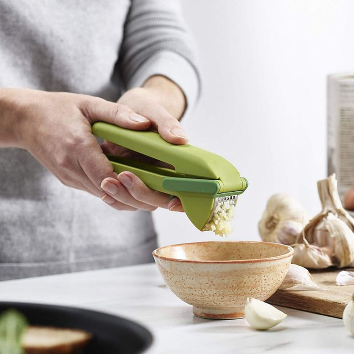 Joseph Joseph Clean Force Garlic Press