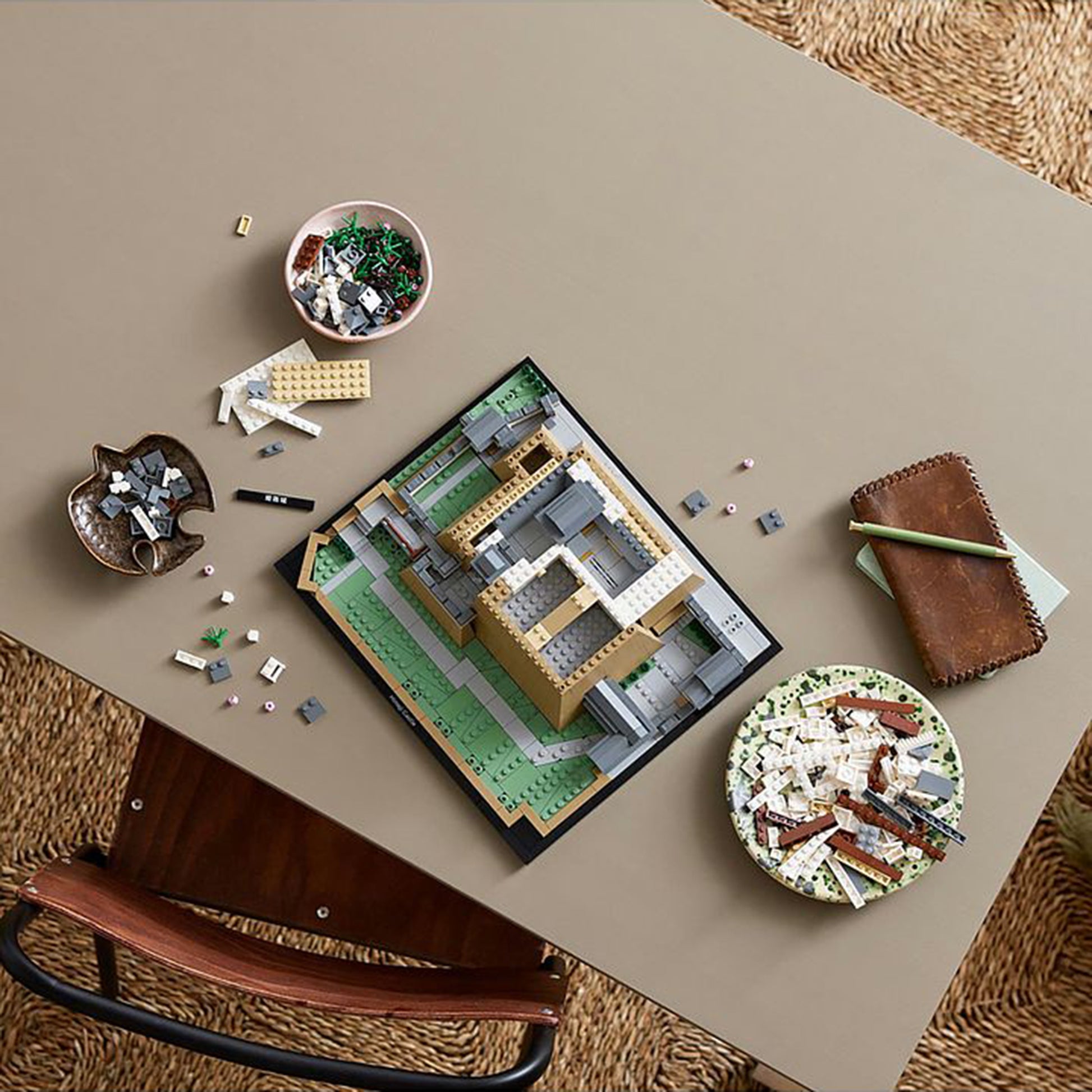 LEGO Architecture Landmarks Collection: Himeji Castle 21060 (2125 pieces)