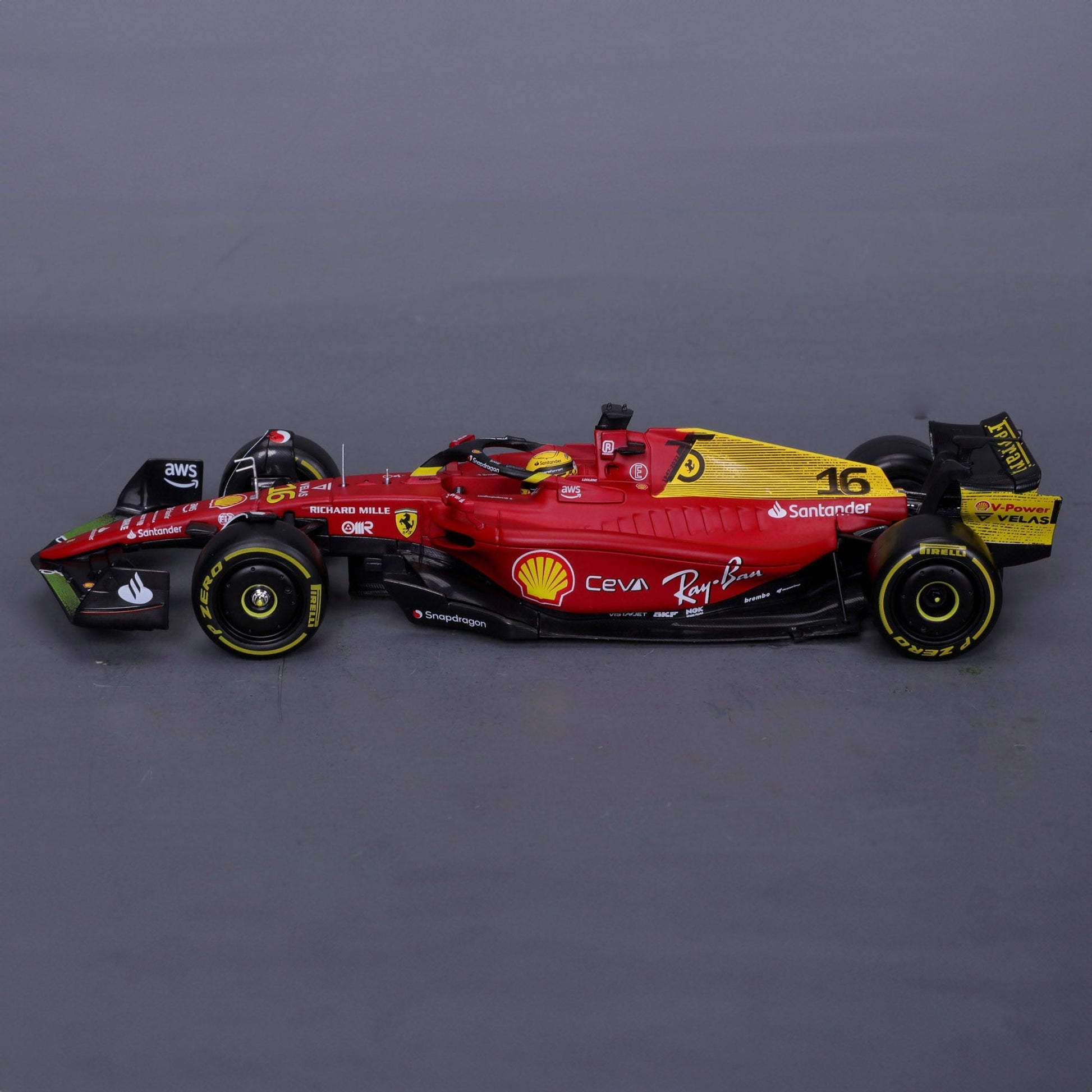 Bburago 1:24 Ferrari Racing 2022 F1 75 Leclerc #16